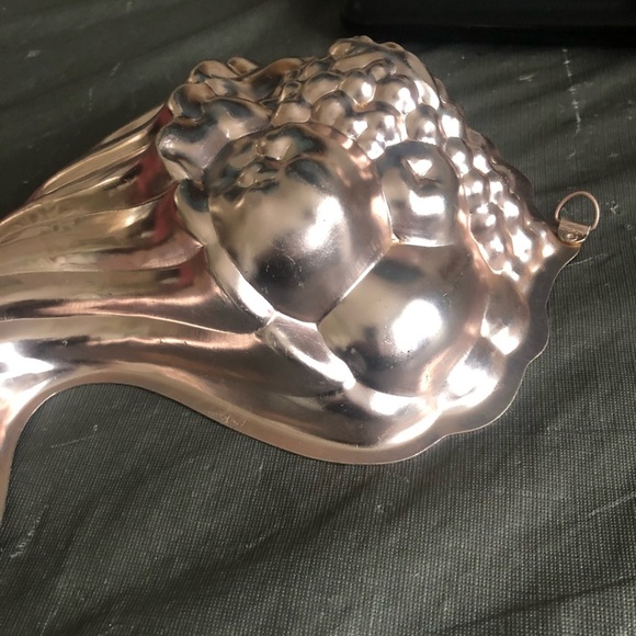 Vintage copper coloured Cornucopia jello mold- shabby chic decor- collectible - Picture 6 of 8